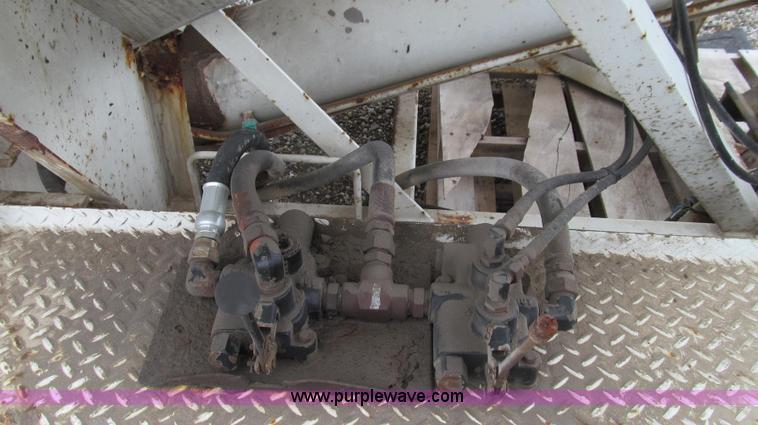 image for item E3883 Willmar Load Runner 10 ton dry tender bed