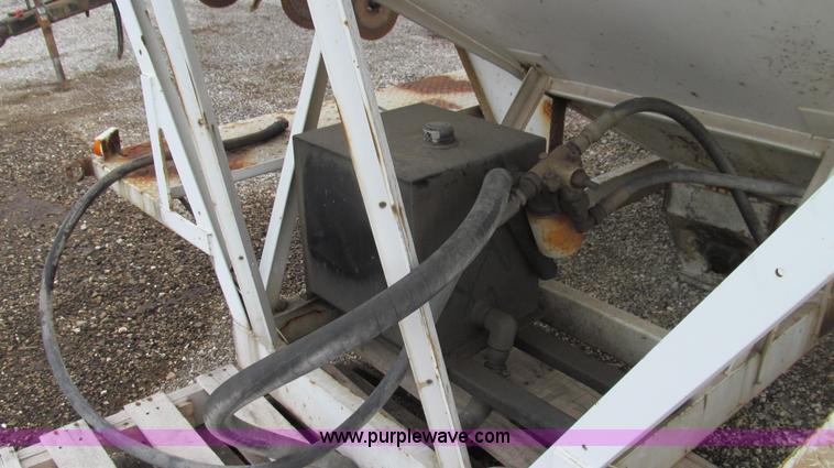 image for item E3883 Willmar Load Runner 10 ton dry tender bed