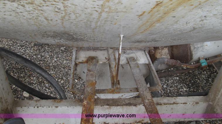 image for item E3883 Willmar Load Runner 10 ton dry tender bed