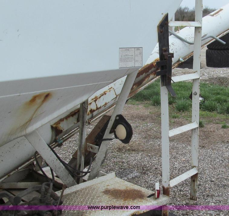 image for item E3883 Willmar Load Runner 10 ton dry tender bed