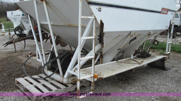 image for item E3883 Willmar Load Runner 10 ton dry tender bed