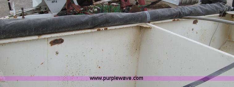 image for item E3883 Willmar Load Runner 10 ton dry tender bed