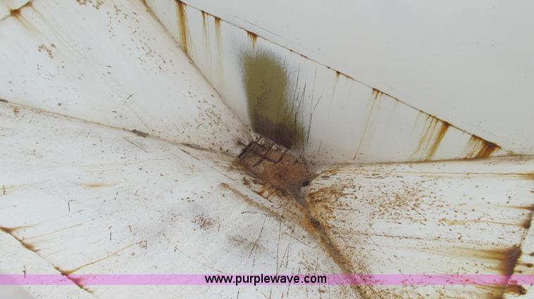 image for item E3883 Willmar Load Runner 10 ton dry tender bed