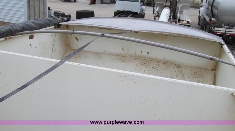 image for item E3883 Willmar Load Runner 10 ton dry tender bed