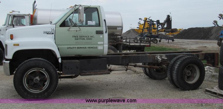 image for item E3884 1996 Chevrolet Kodiak cab and chassis
