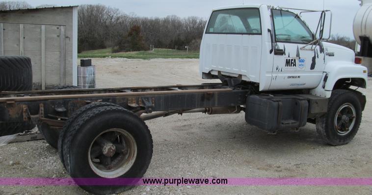 image for item E3884 1996 Chevrolet Kodiak cab and chassis