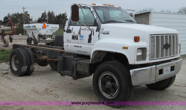 image for item E3884 1996 Chevrolet Kodiak cab and chassis