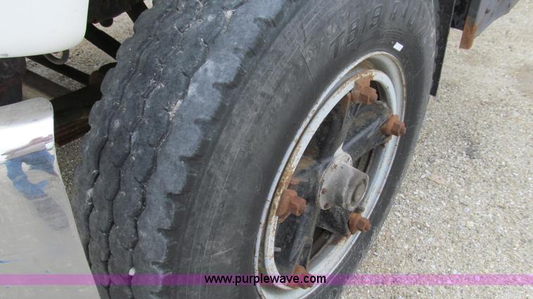 image for item E3884 1996 Chevrolet Kodiak cab and chassis