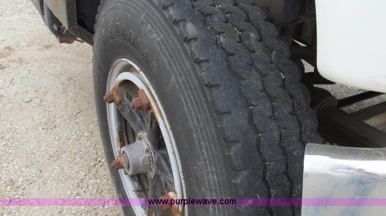 image for item E3884 1996 Chevrolet Kodiak cab and chassis