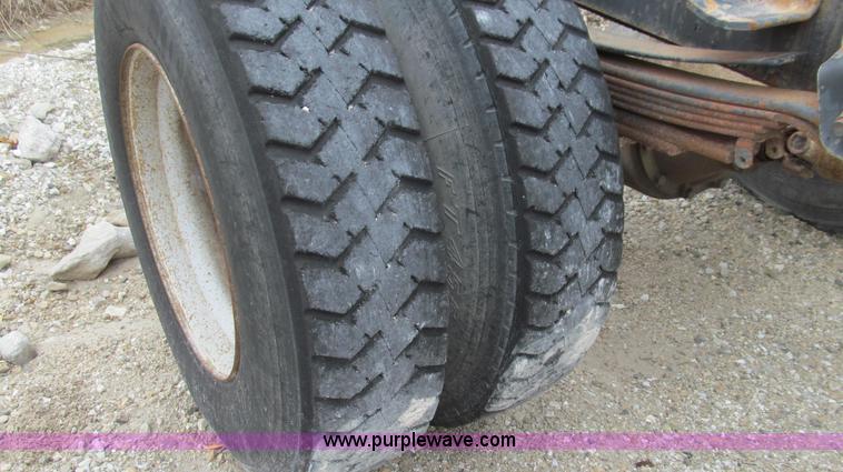 image for item E3884 1996 Chevrolet Kodiak cab and chassis