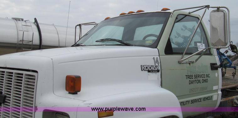 image for item E3884 1996 Chevrolet Kodiak cab and chassis