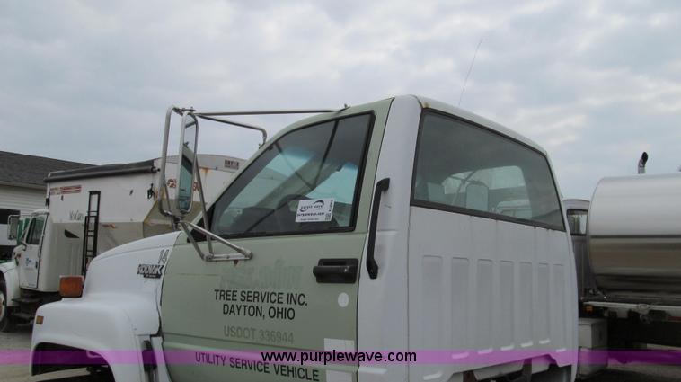 image for item E3884 1996 Chevrolet Kodiak cab and chassis