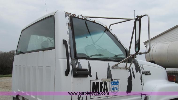 image for item E3884 1996 Chevrolet Kodiak cab and chassis