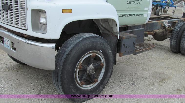 image for item E3884 1996 Chevrolet Kodiak cab and chassis