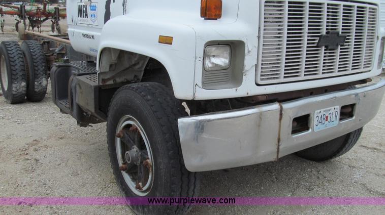 image for item E3884 1996 Chevrolet Kodiak cab and chassis