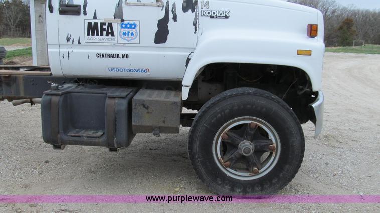 image for item E3884 1996 Chevrolet Kodiak cab and chassis