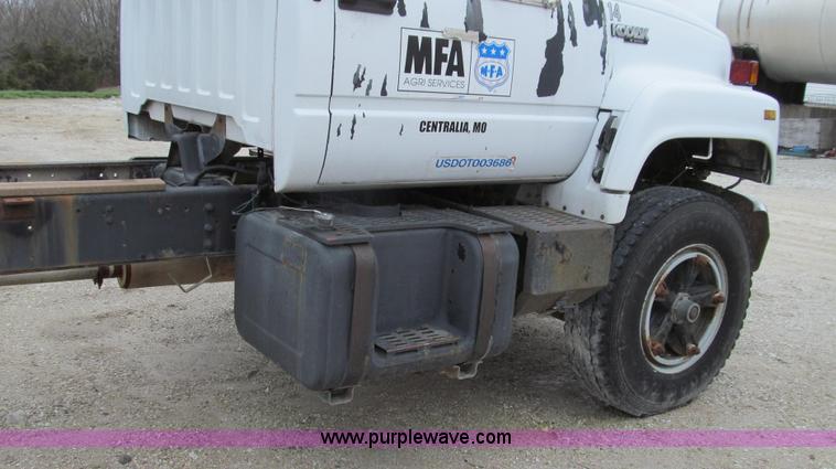 image for item E3884 1996 Chevrolet Kodiak cab and chassis