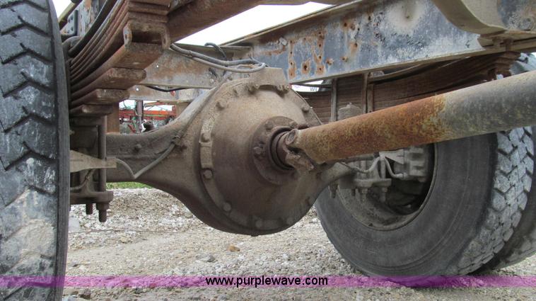 image for item E3884 1996 Chevrolet Kodiak cab and chassis