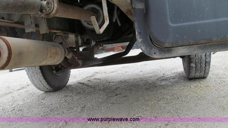 image for item E3884 1996 Chevrolet Kodiak cab and chassis