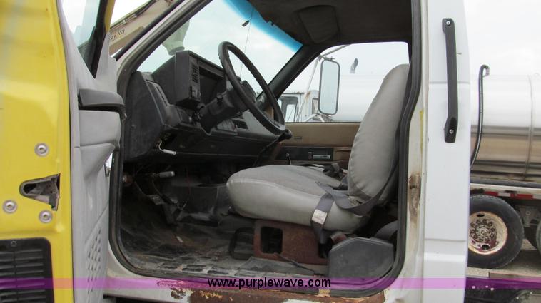 image for item E3884 1996 Chevrolet Kodiak cab and chassis
