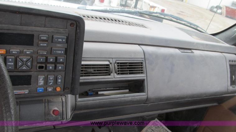 image for item E3884 1996 Chevrolet Kodiak cab and chassis