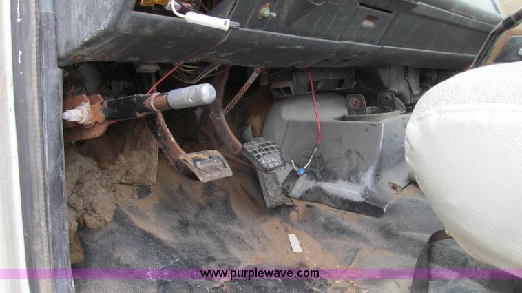 image for item E3884 1996 Chevrolet Kodiak cab and chassis