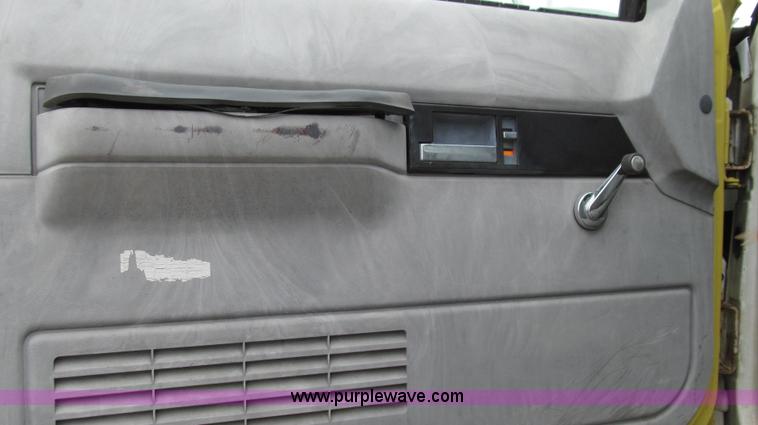 image for item E3884 1996 Chevrolet Kodiak cab and chassis