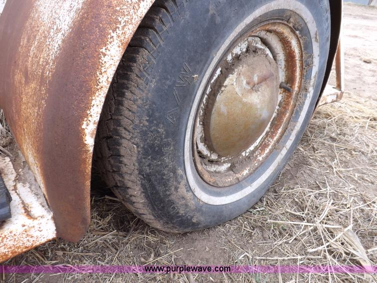 image for item F6422 1974 Phil Lyne inline two horse trailer