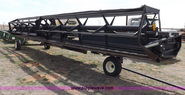 image for item F6494 MacDon 960 36' rigid header