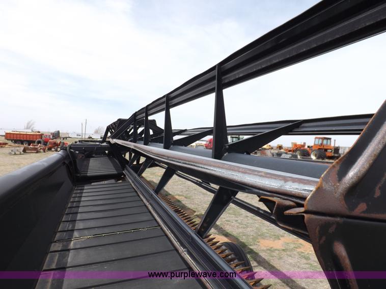 image for item F6494 MacDon 960 36' rigid header