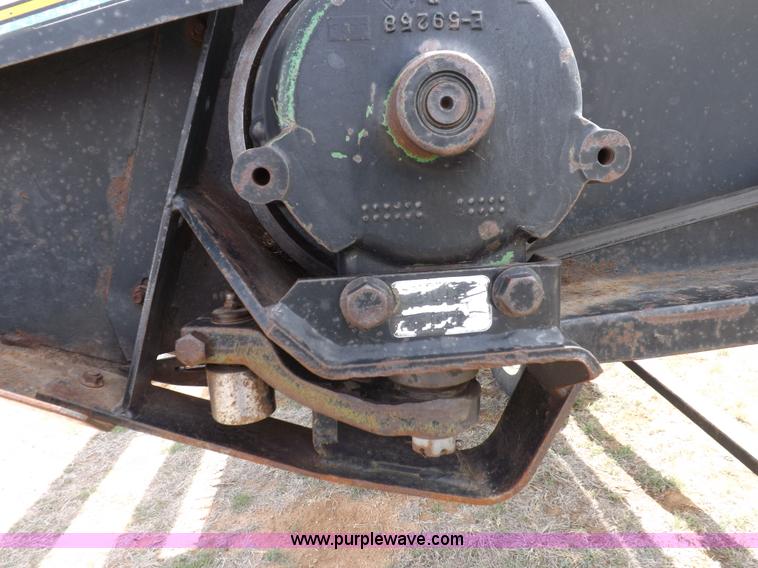 image for item F6494 MacDon 960 36' rigid header