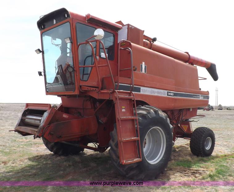 image for item F6497 International 1480 combine