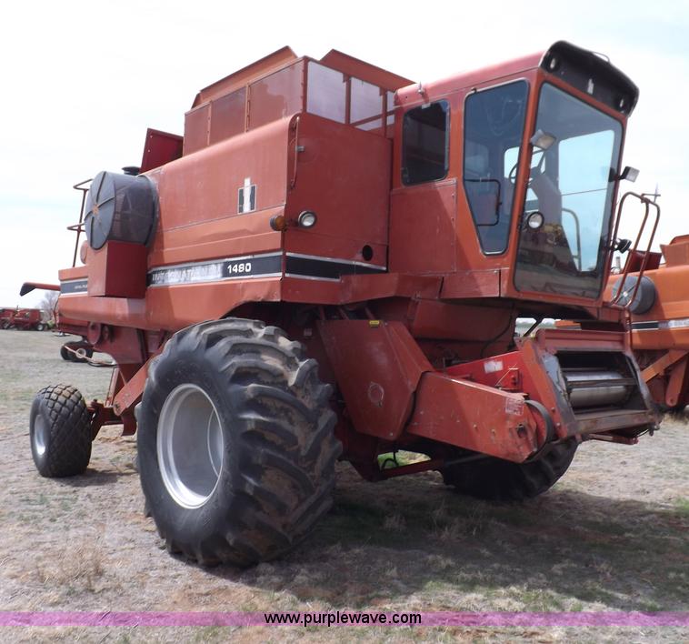 image for item F6497 International 1480 combine