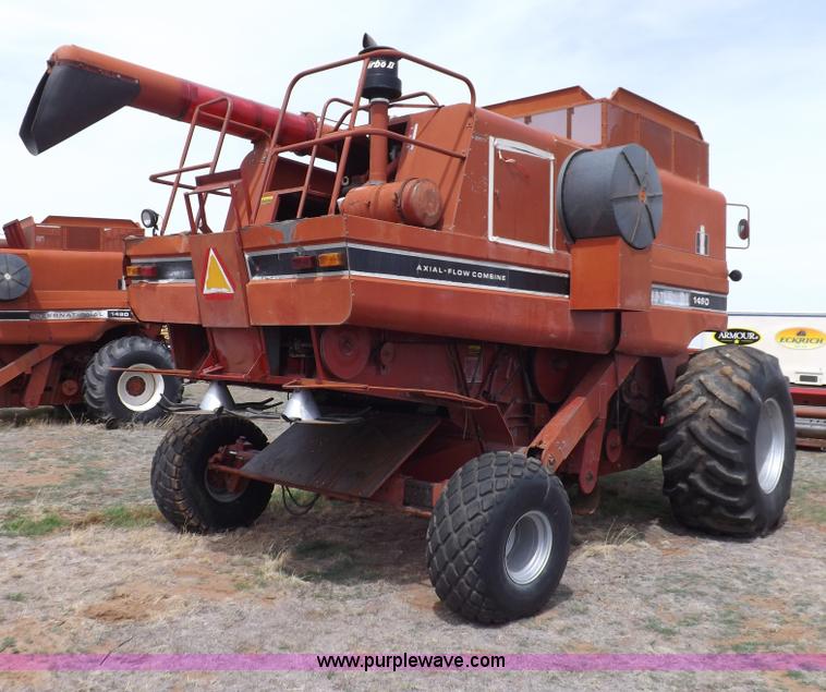 image for item F6497 International 1480 combine