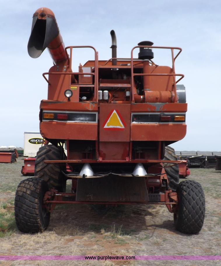 image for item F6497 International 1480 combine