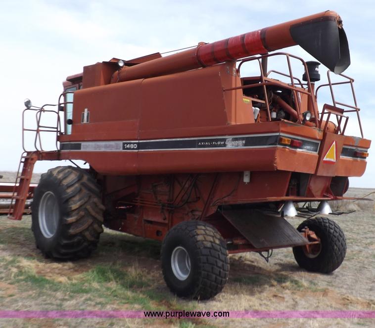 image for item F6497 International 1480 combine