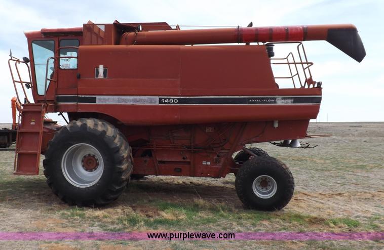 image for item F6497 International 1480 combine