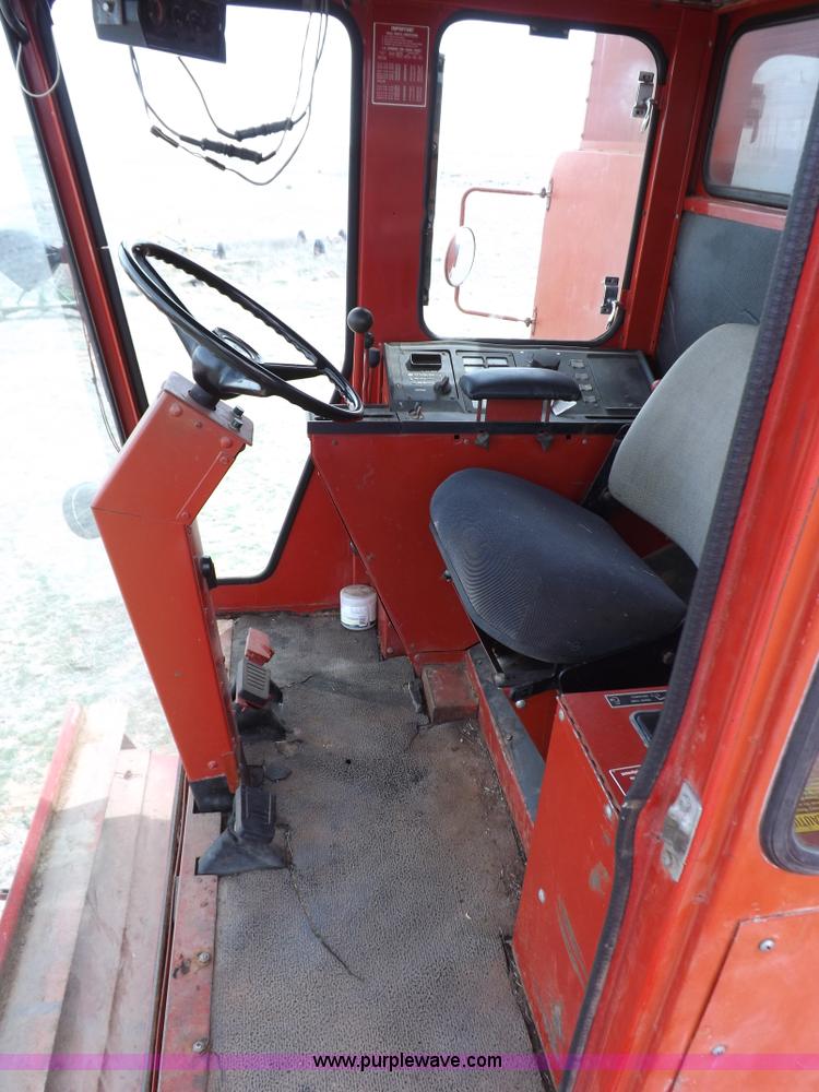 image for item F6497 International 1480 combine