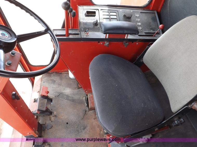 image for item F6497 International 1480 combine