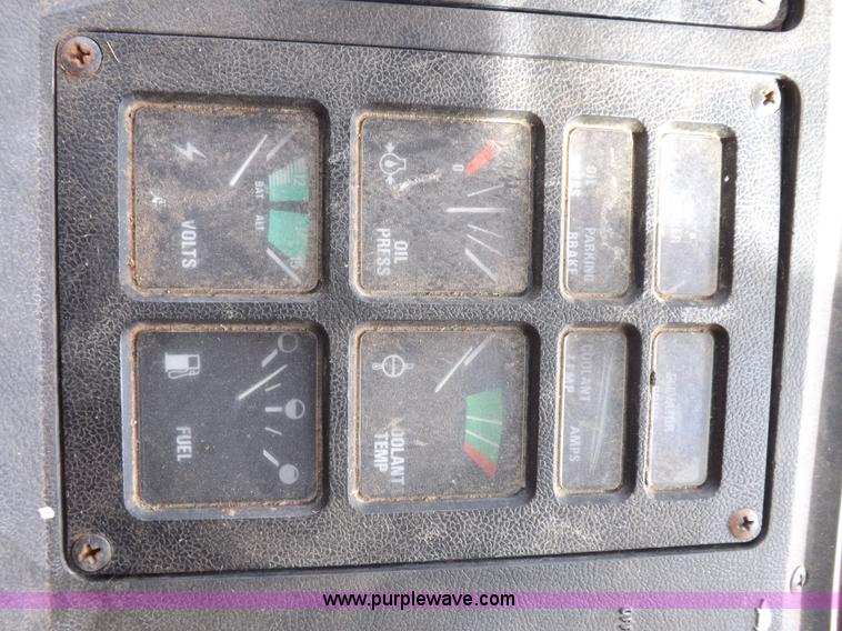 image for item F6497 International 1480 combine