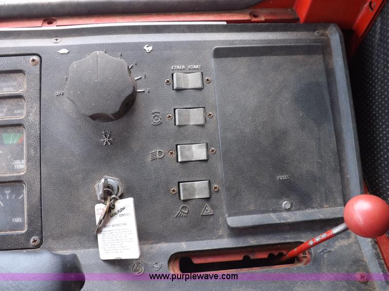 image for item F6497 International 1480 combine