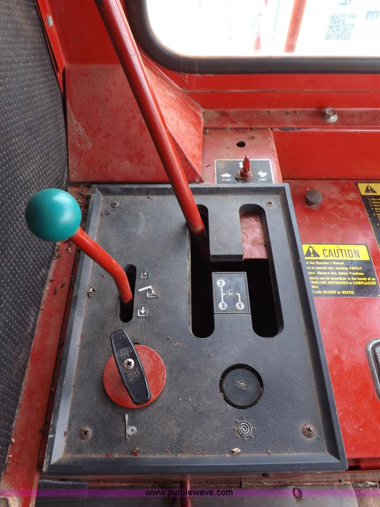 image for item F6497 International 1480 combine