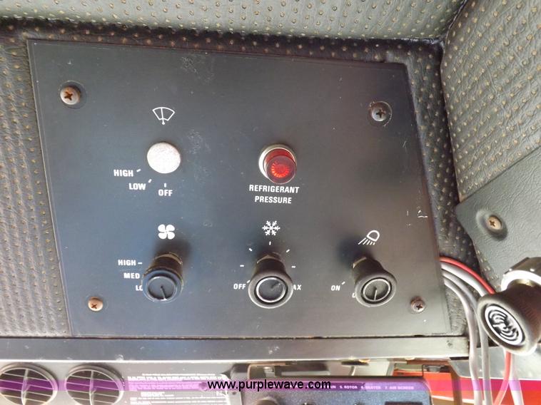 image for item F6497 International 1480 combine