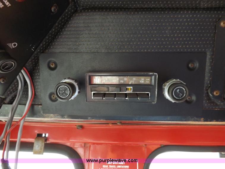 image for item F6497 International 1480 combine