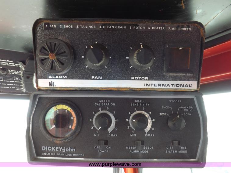 image for item F6497 International 1480 combine