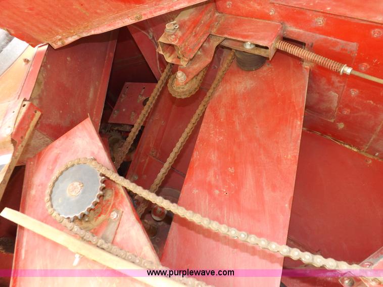 image for item F6497 International 1480 combine