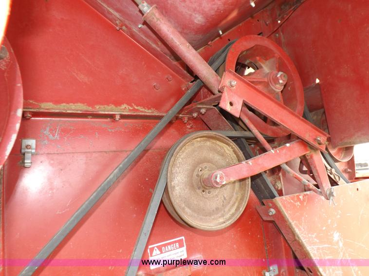 image for item F6497 International 1480 combine