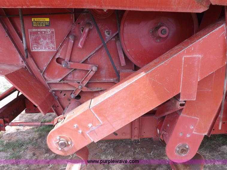 image for item F6497 International 1480 combine