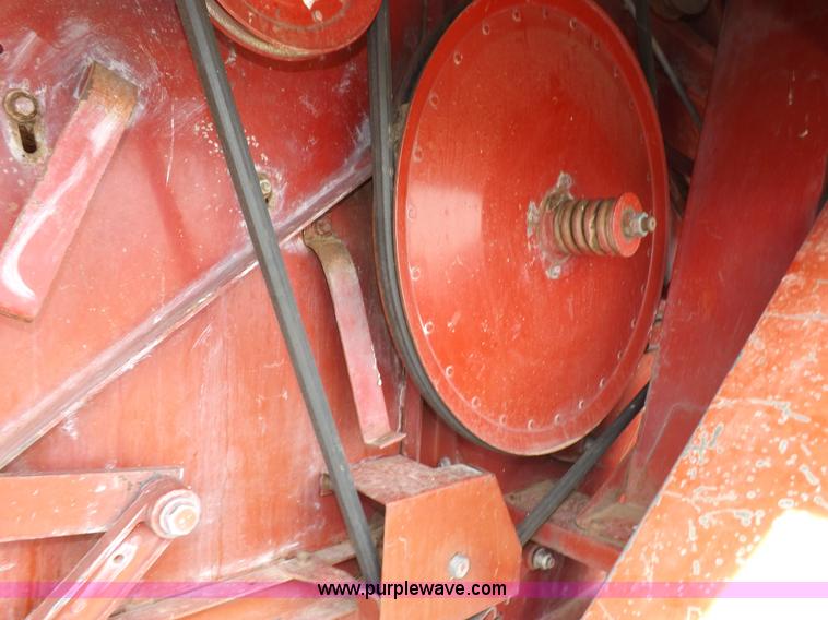 image for item F6497 International 1480 combine