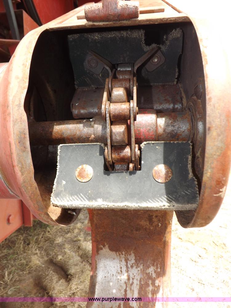 image for item F6497 International 1480 combine